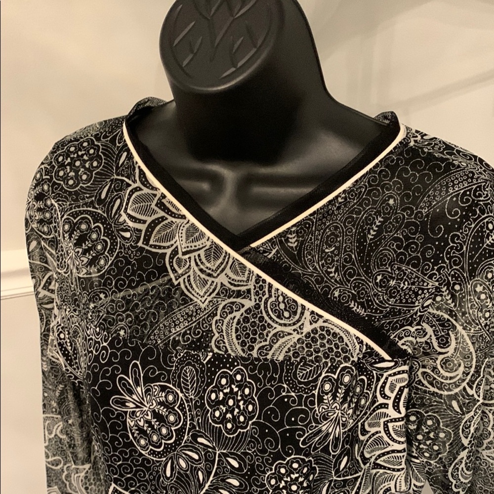 Anac Designed by Kimi  Black and White Patterned Mesh Top Size L